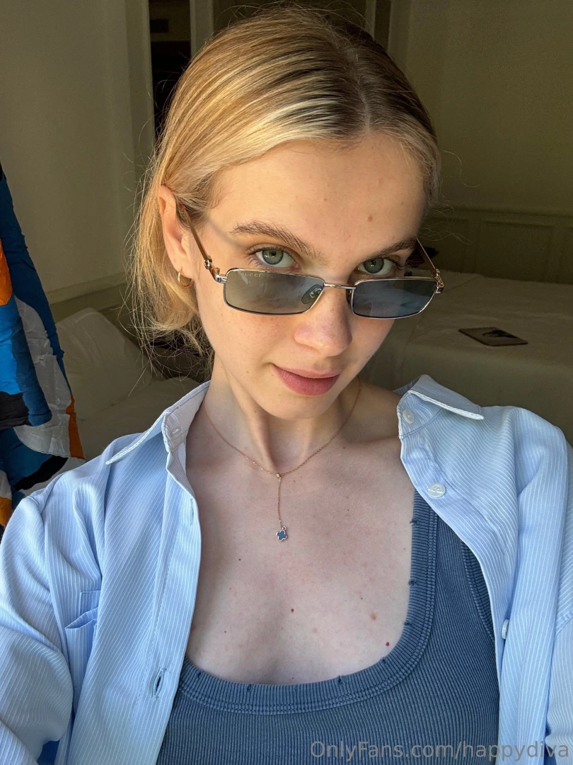 An easy bow for a hot day is a combination of clothing and accessories 