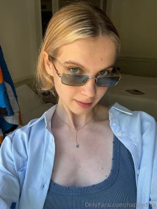 An easy bow for a hot day is a combination of clothing and accessories