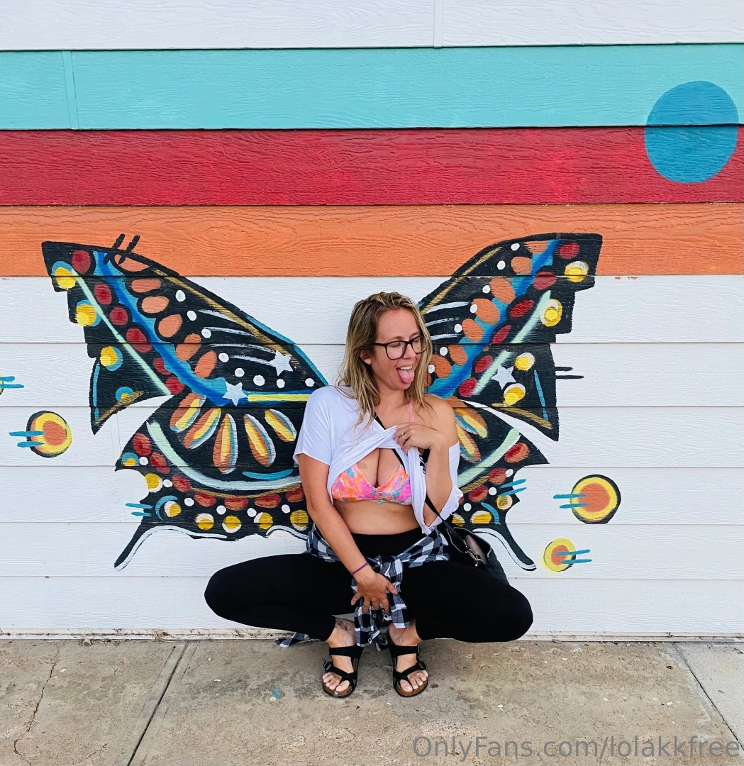 Fly away with me to my vip lolakk 