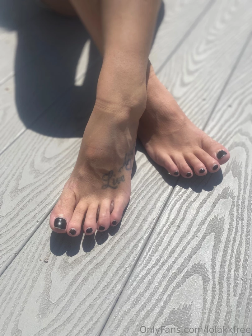 Tell me what you love about my feet 