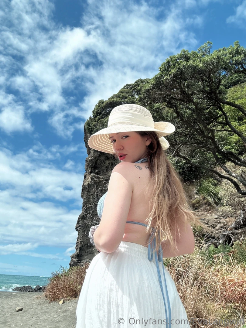 Do i have sand on my skirt 