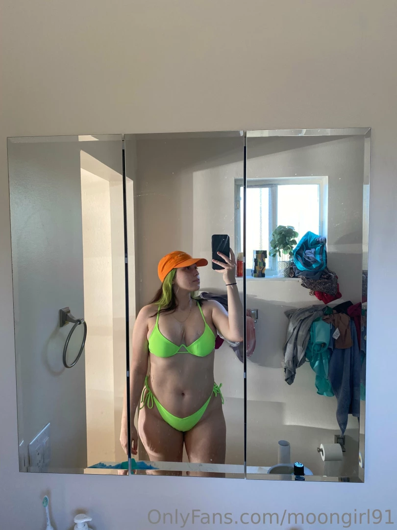 Note to self your tits dont fit in a medium lol 