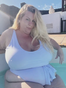 So much voluptuousness where would you start