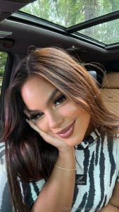 Leaving here a cute selfie dont forget how my face looks like hahah i