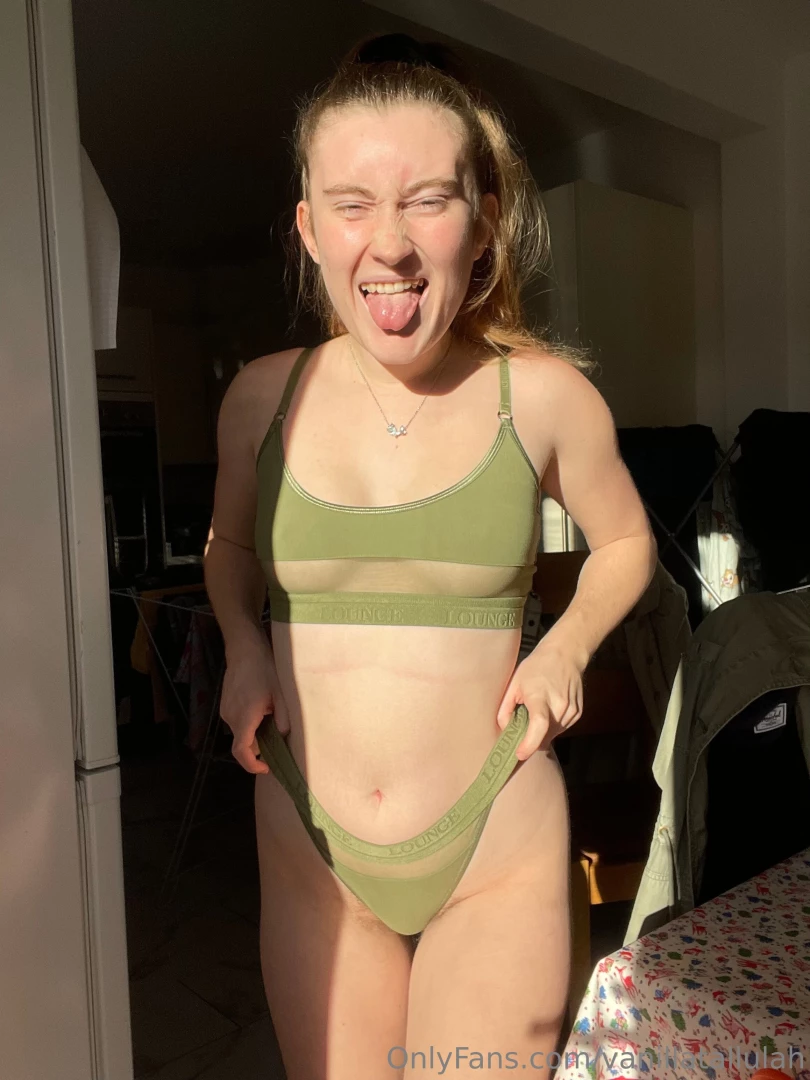 Green eyed girl i think this pic set is a great way to get to know me 