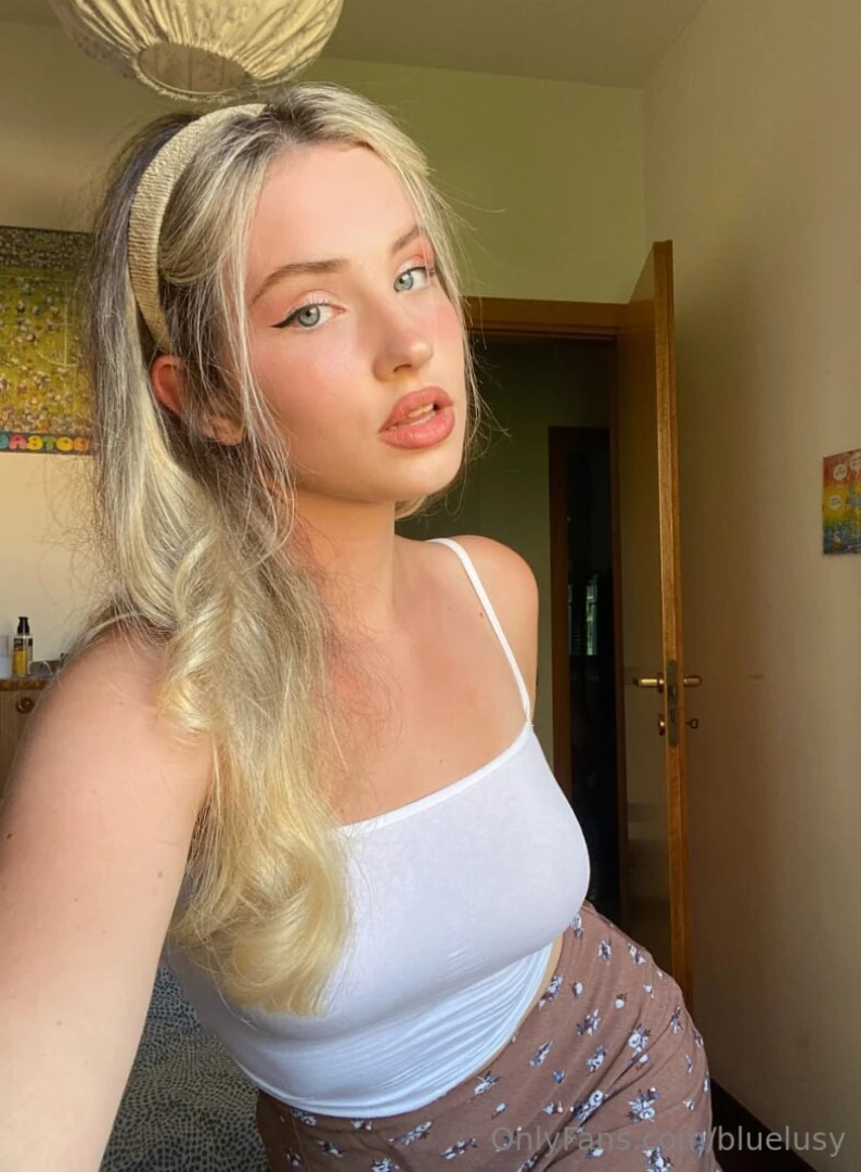 Hot blonde carol_elena just turned 18 she is craving deep penetration part 70 