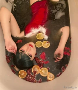 Happy holidays if you ve jerked off to me this month you owe me 5