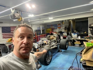 Big day in the shop today 5 25 hours on the sprint car lots of