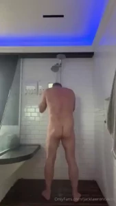 Tuesday morning shower with dick twirling at the end
