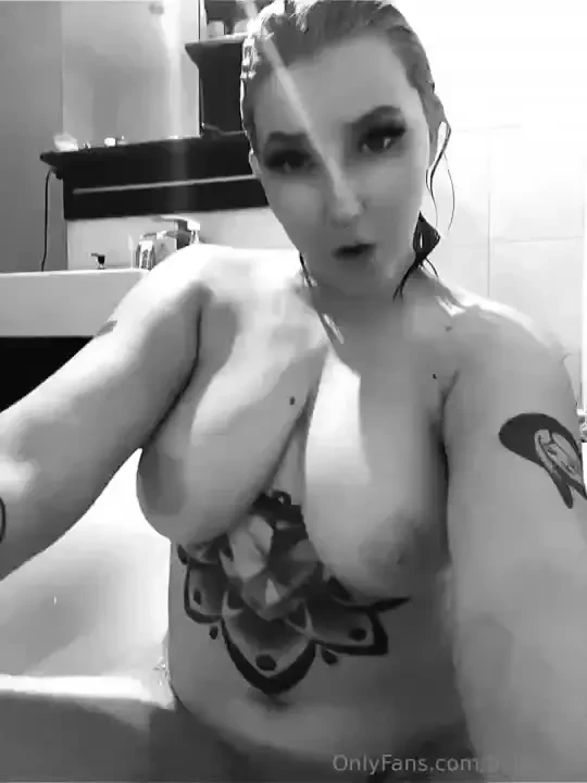 Little relax in bath after long day of making content 