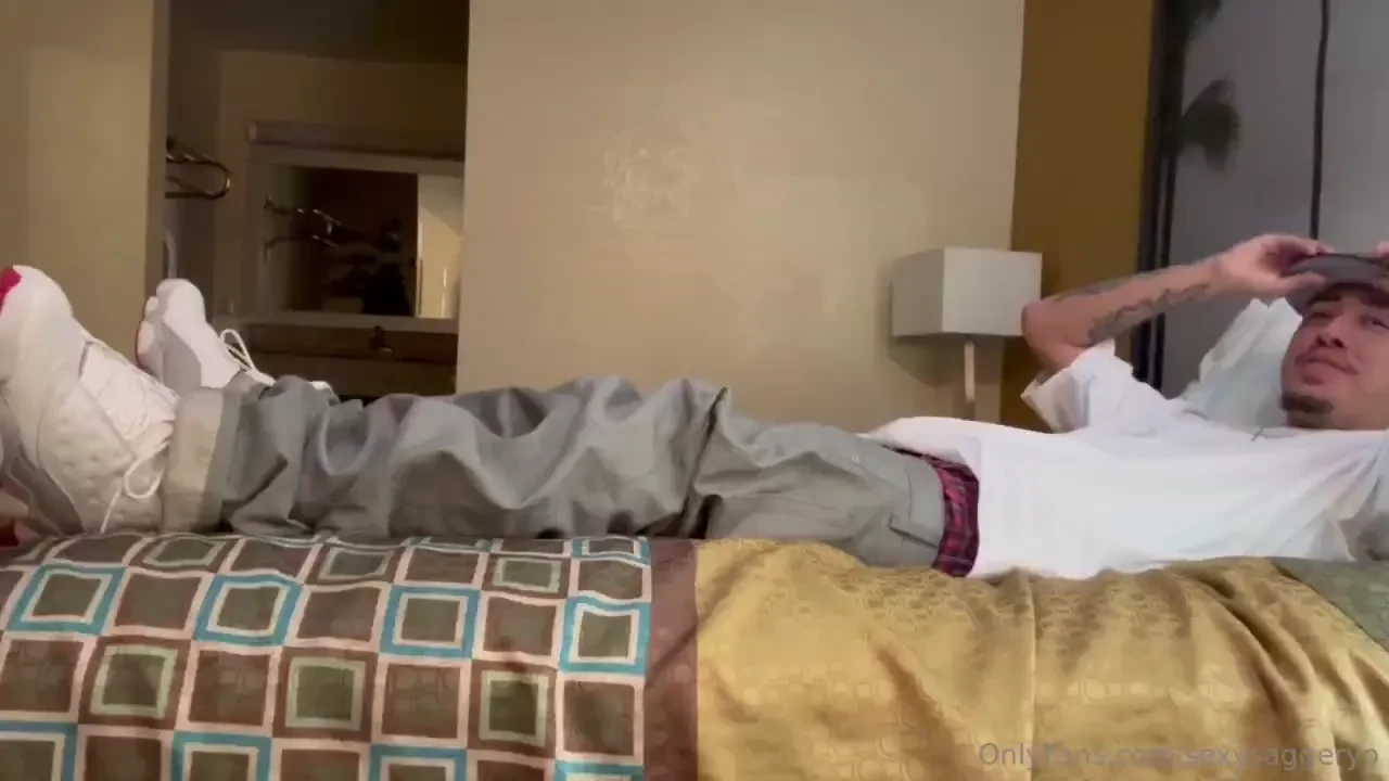 When getmoneybb walked in on me chillin 