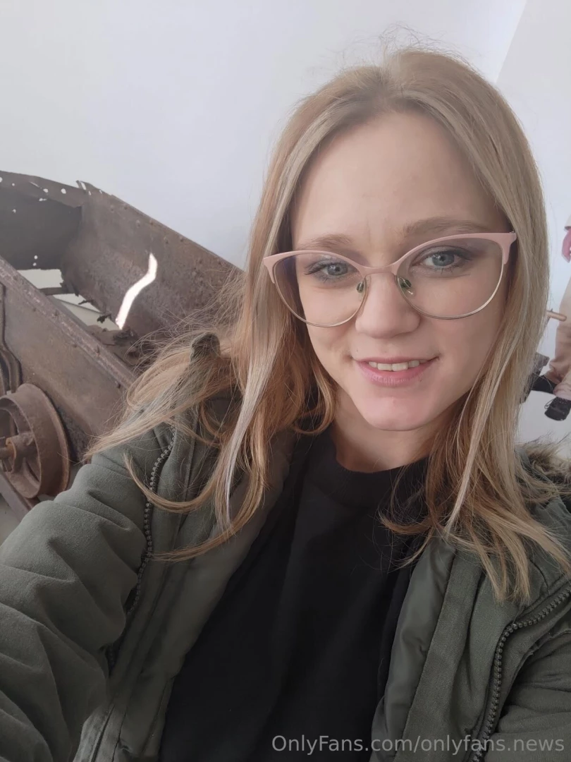 Leni_privat hey mein lieber ich bin die leni und 19 jahre jung ich bin part 10 