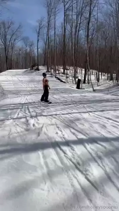 Keeping it sexy on the slopes 
