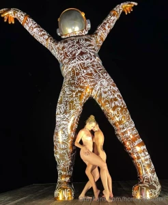 Now that you ve seen what katemonogamish and i do on a crowd of people