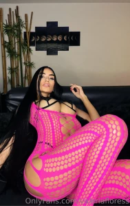 The new video w this outfit i m thirsty this morning