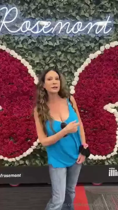 Chi town baby our last day and night here at exxxotica chicago come 