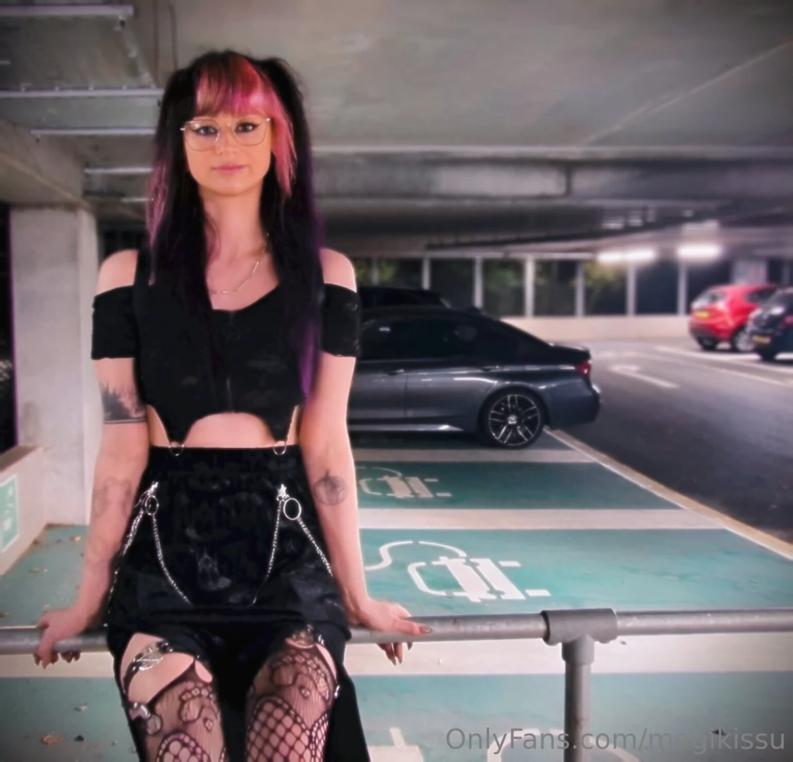 Skindred was amaaazzinng what do ya ll think about my outfit uwu part 2 