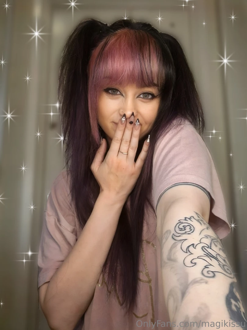 Skindred was amaaazzinng what do ya ll think about my outfit uwu 