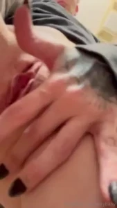 Fresh out the shower teasing u with this pussy