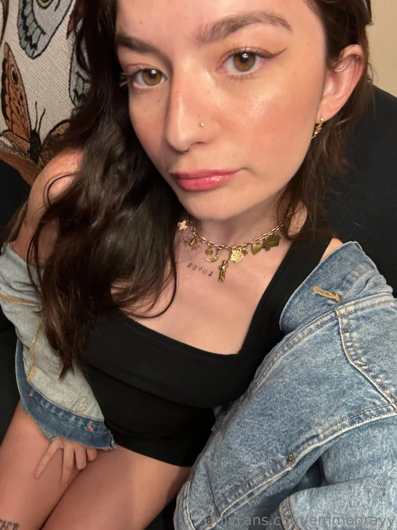 Buy my drinks tn and i ll strip this outfit off for you 