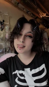 Tip this post 25 and youll get a sneak peak of the outfit before the