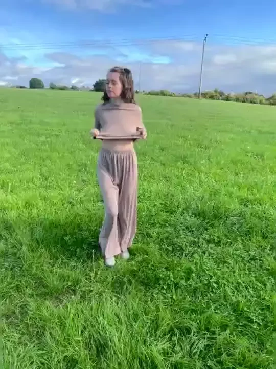A quick check to make sure no one s looking 