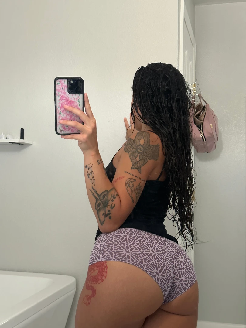 Just showing off what leg day gave me 