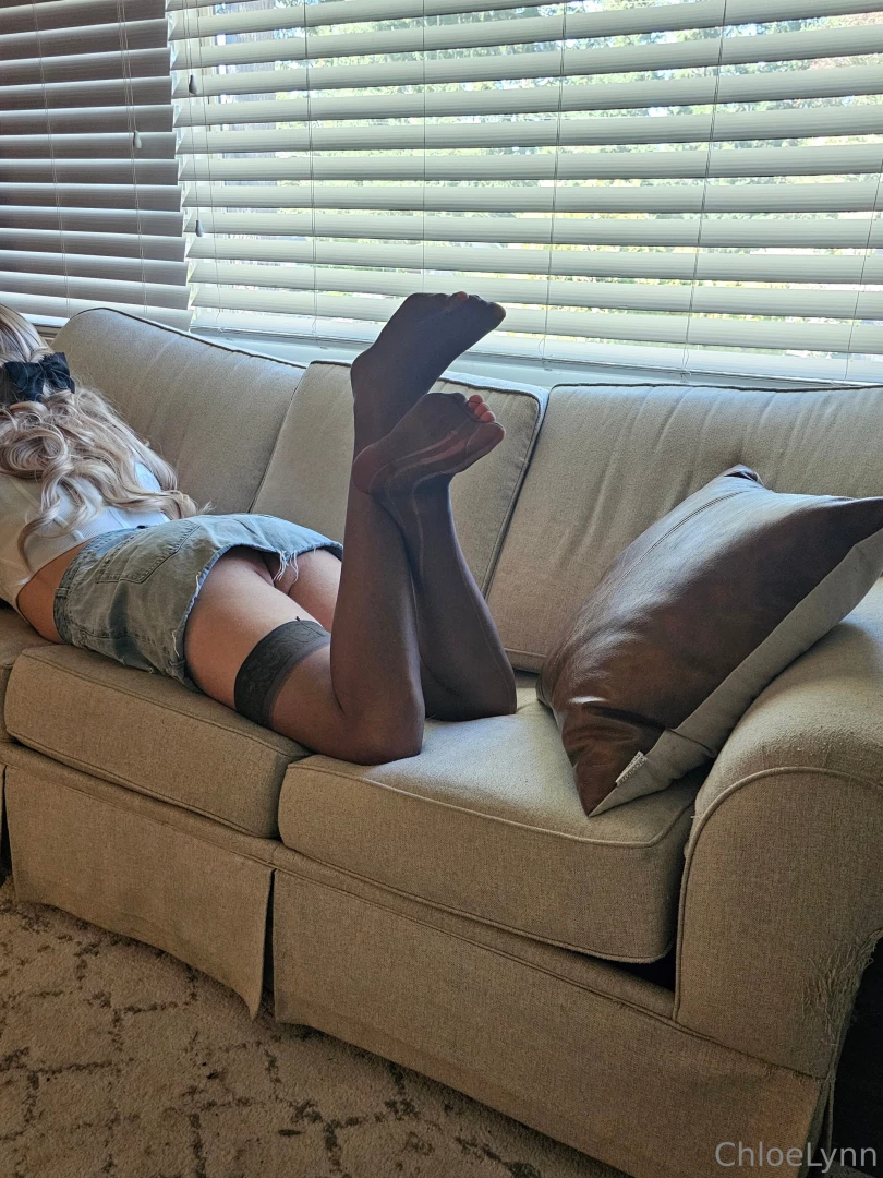 This couch might pull out but im hoping you wont 