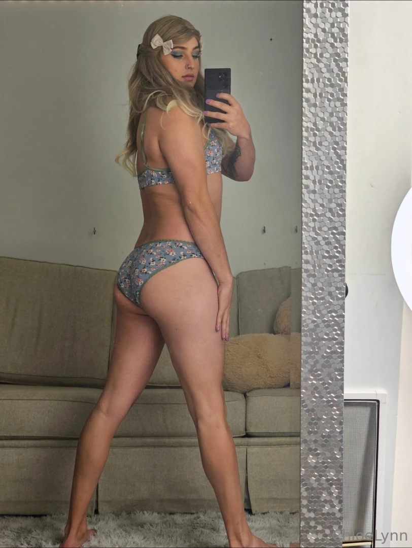 Love me like a princess fuck me like a whore 