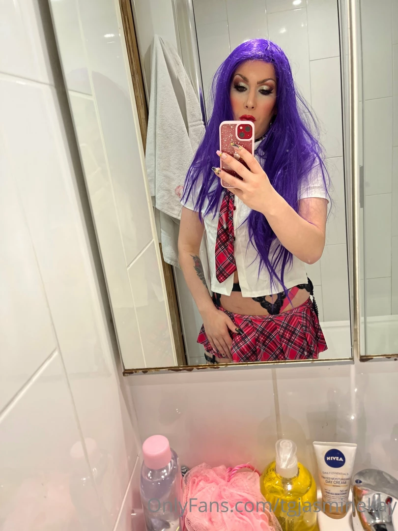 Looking like a bit of fuckmeat here i loooooove it _ 