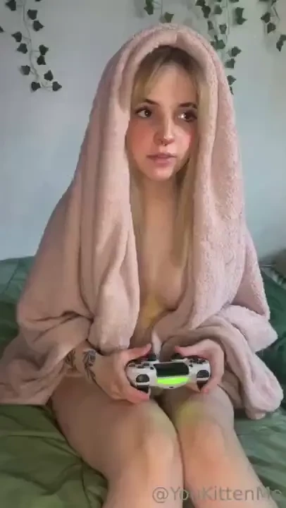 I ll tell ya nothing beats laying in bed all day playing gta but boy 