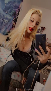 Shorty bad as fuck with red lipstick part 1