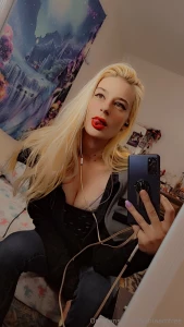 Shorty bad as fuck with red lipstick part 2