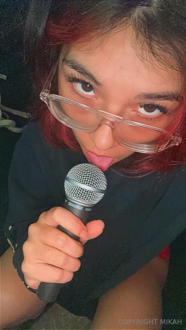 So i got a microphone for xmas should i make some hot asmr content 