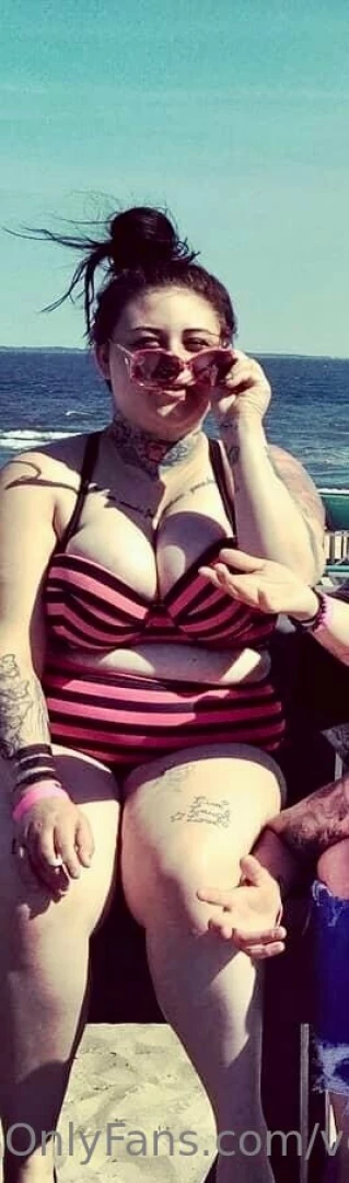 Wanna sunbathe with me 