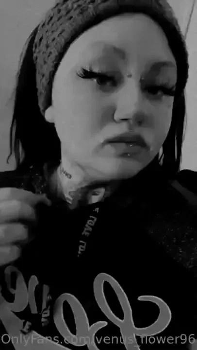 Anyone wanna sext i ll give you my snapchat 