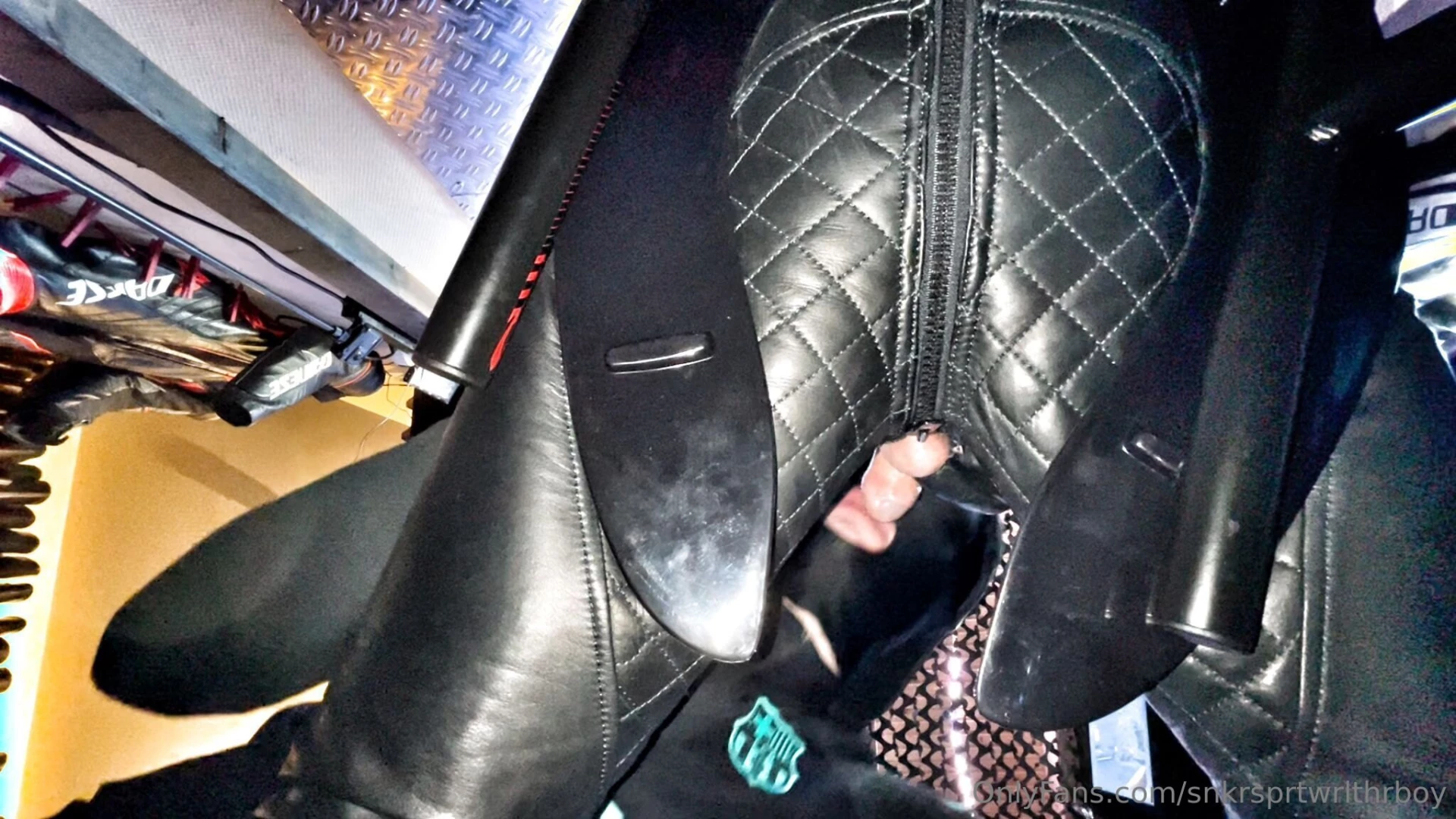 Some screenshots from my hot session with maskmaster_bl part 4 