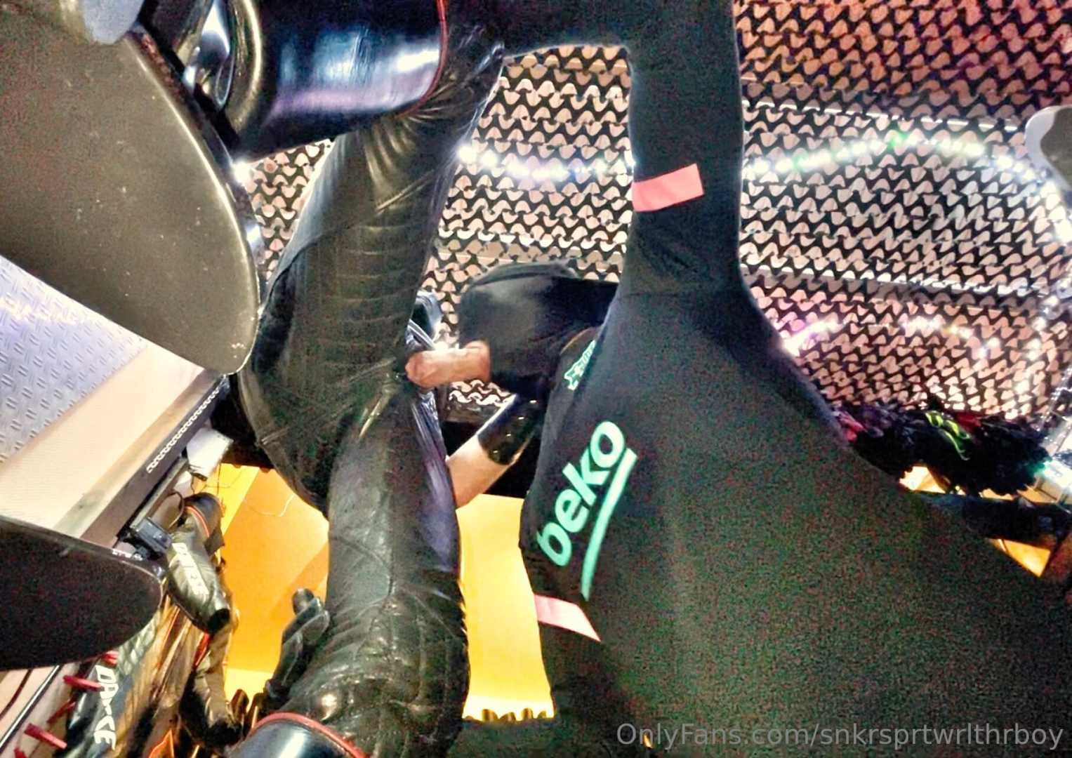 Some screenshots from my hot session with maskmaster_bl part 1 