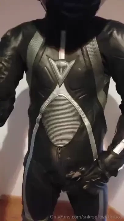 Just a quick video with this borrowed dainese t-age suit ow yes and 