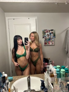 My sexci friend itskatbabyy is going live in 2 minutes go check it out