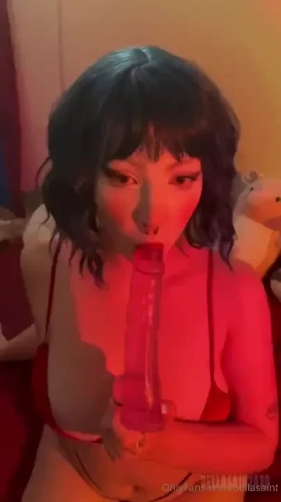 Throat training oil dildo and then overstim some squirting idk if you 