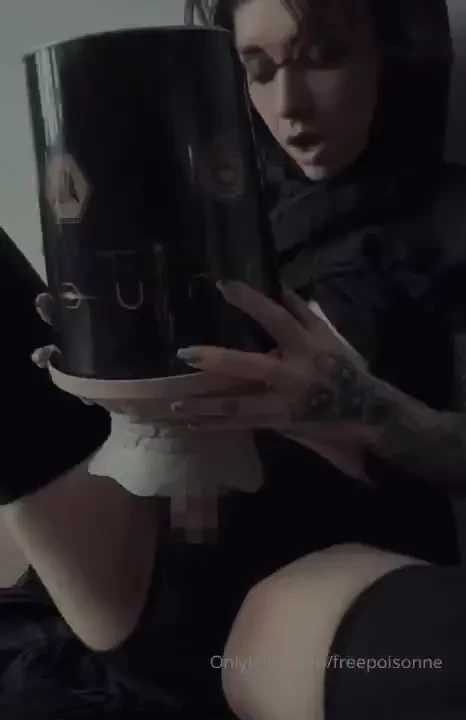 Ah yes the infamous popcorn bucket video fucking the weird toothy 