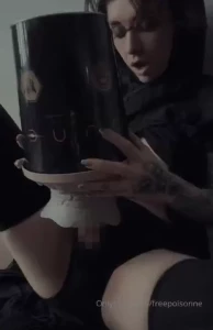 Ah yes the infamous popcorn bucket video fucking the weird toothy