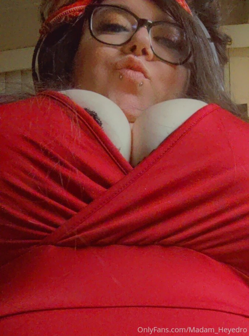 Im live happy birthday to meeeeee say happy birthday for a free wheel 