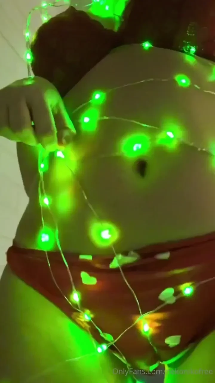 Teasing you a little nekonikofox 