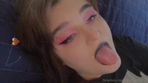 Somethin for you tongue fetish freaks part 1