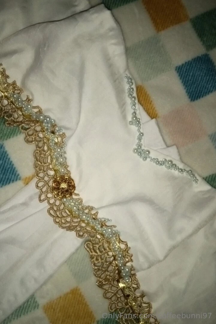 Finished the top pearl part btw these pearl are packages of 135 fake part 1 