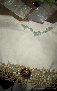 Finished the top pearl part btw these pearl are packages of 135 fake