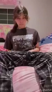 Did u guys know that i like to eat my own cum it s just so yummyy in