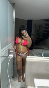 Hi baby smoke weed hot tub and fuck